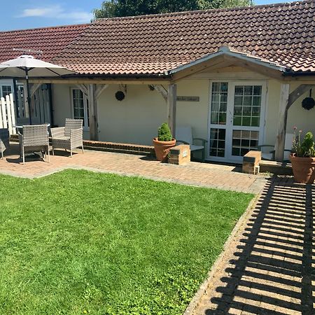 Woodpecker Cottage At Frog Trotters Cottages Hartpury Exteriér fotografie